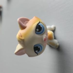 Littlest Pet Shop Tabby Cat #52 Yellow and White With Blue Eyes LPS Authentic